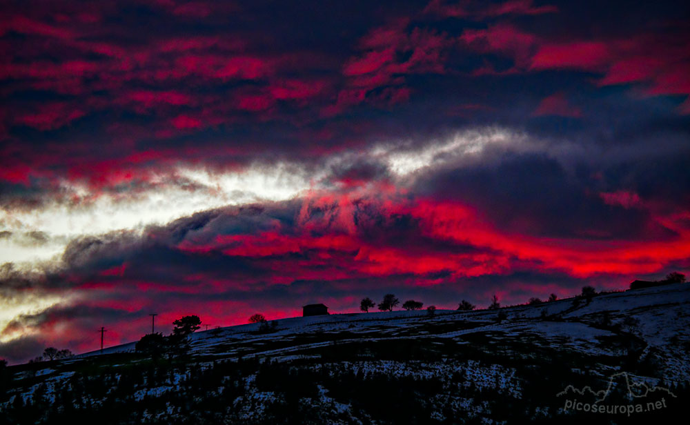 Puesta de sol en Karrantza, Pais Vasco.