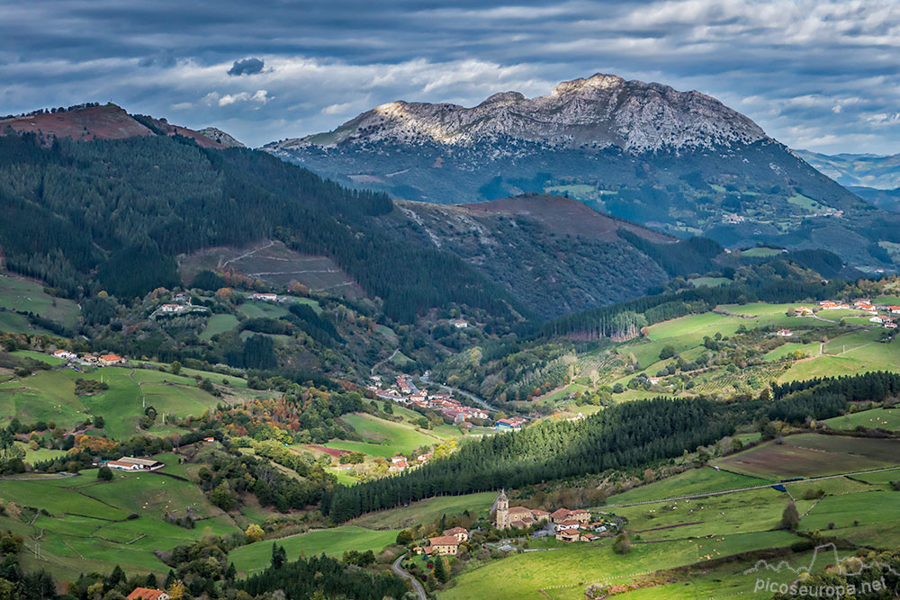 Foto: Desde la ermita de San Cristobal, junto al Puerto de Cruceta, Pais Vasco