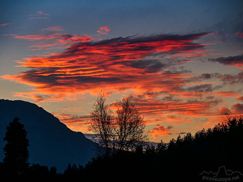 Puesta de sol desde Saldropo, un humedal situado a los pies del monte Gorbeia. 