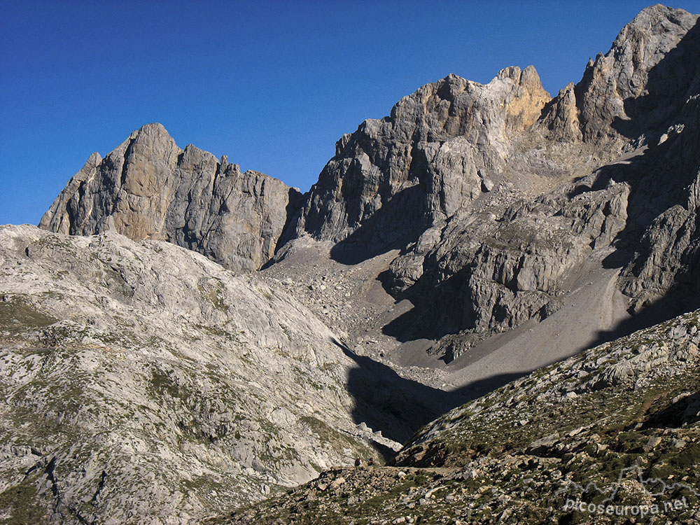 Foto: Hacia Cabaña Verónica, Macizo Central de Picos de Europa, Parque Nacional, Cantabria