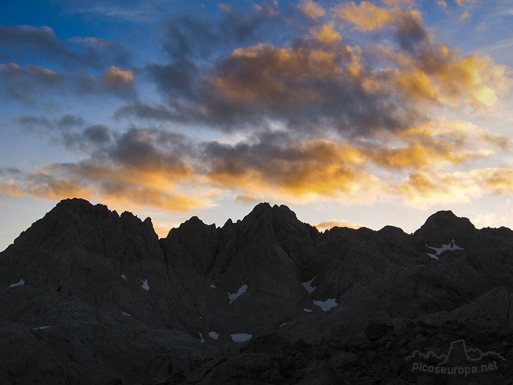 Foto: Madejuno, Tiro Llago y Torre Blanca, Macizo Central de Picos de Europa, Parque Nacional