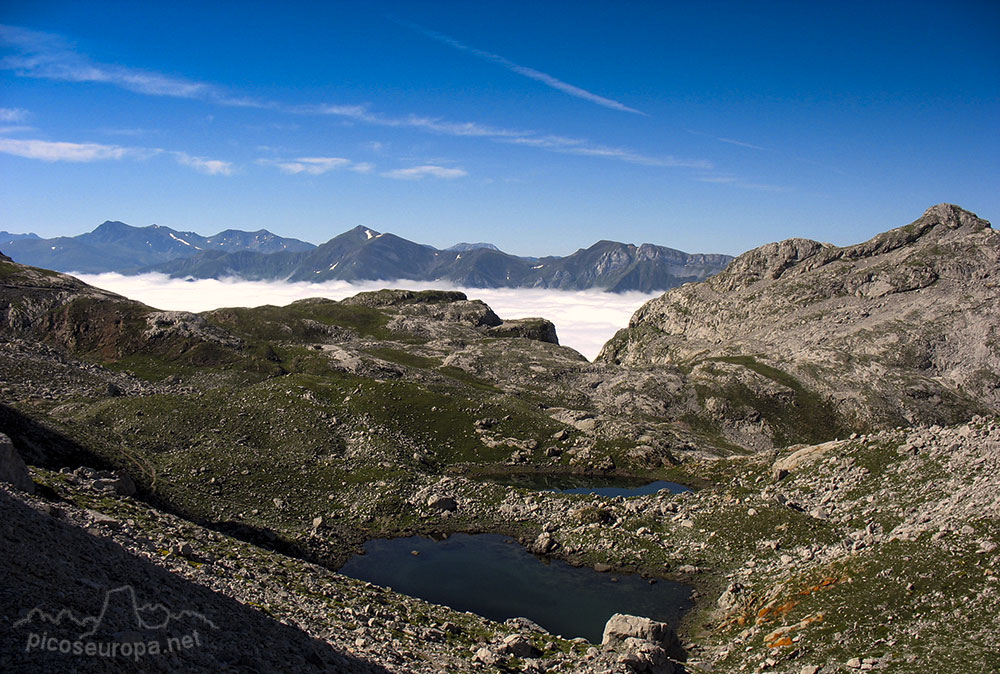 Foto: Pozos de Lloroza y Pico Coriscao, Picos de Europa.