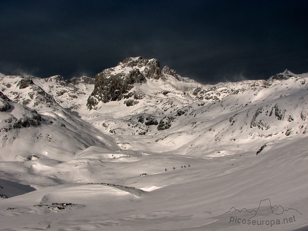 Foto: Torre de Altaiz y Pico San Carlos desde las proximidades del Cable, Picos de Europa.