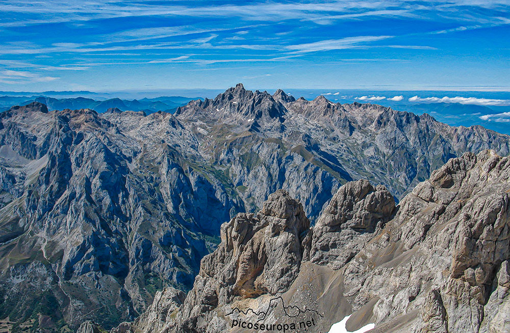 Foto: Peña Santa desde la cumbre de la Torre del Llambrión, Picos de Europa.