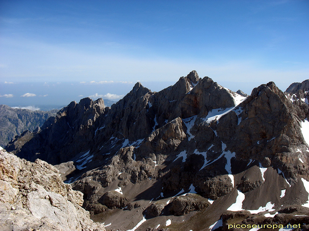 El Pico de Cabrones, Torre Cerredo y la Torre del Oso desde la Torre de La Palanca