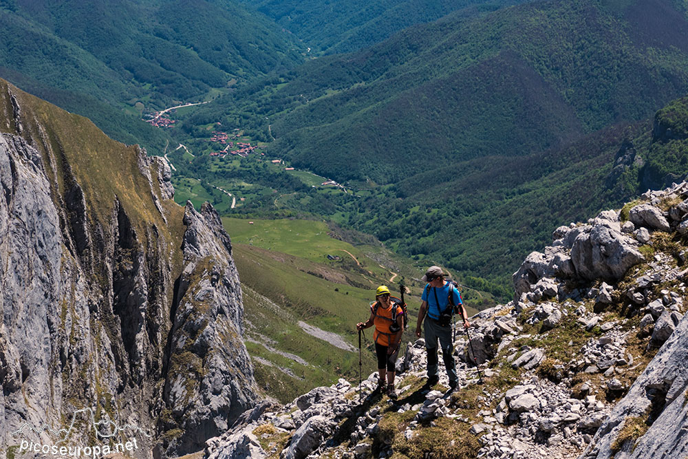 Espinama y Pido en el Valle de Liébana desde la arista de ascenso a Torre Salinas