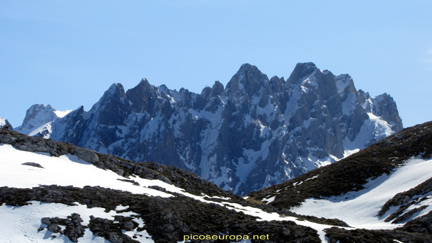 Macizo Central de Picos de Europa desde la Vega de Ario, Parque Nacional de Picos de Europa, Asturias