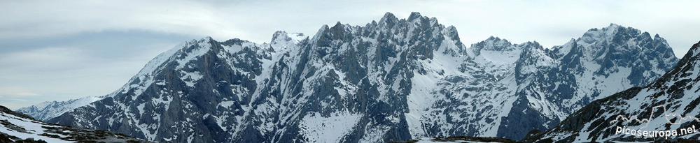 Macizo Central de Picos de Europa desde la Vega de Ario, Cornion, Asturias