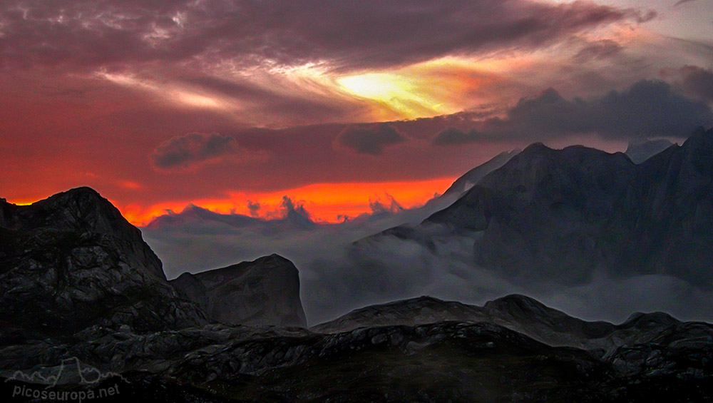 Amanecer desde la Vega de Ario, Cornion, Picos de Europa, Parque Nacional, Asturias