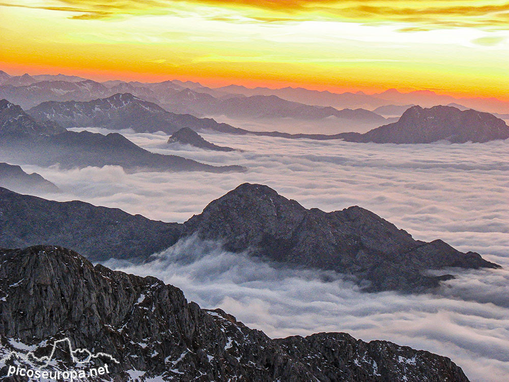 Puesta de sol desde el Mosquil de Cebolleda, Cornion, Picos de Europa, Parque Nacional, Asturias