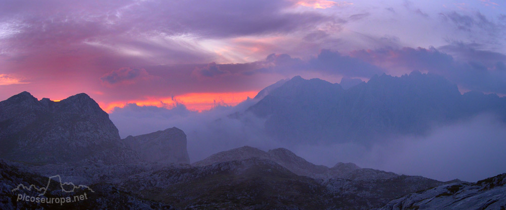 Foto: Amanecer desde el Collado del Jito en la entrada a la Vega de Ario en el Macizo Occidental de Picos de Europa.