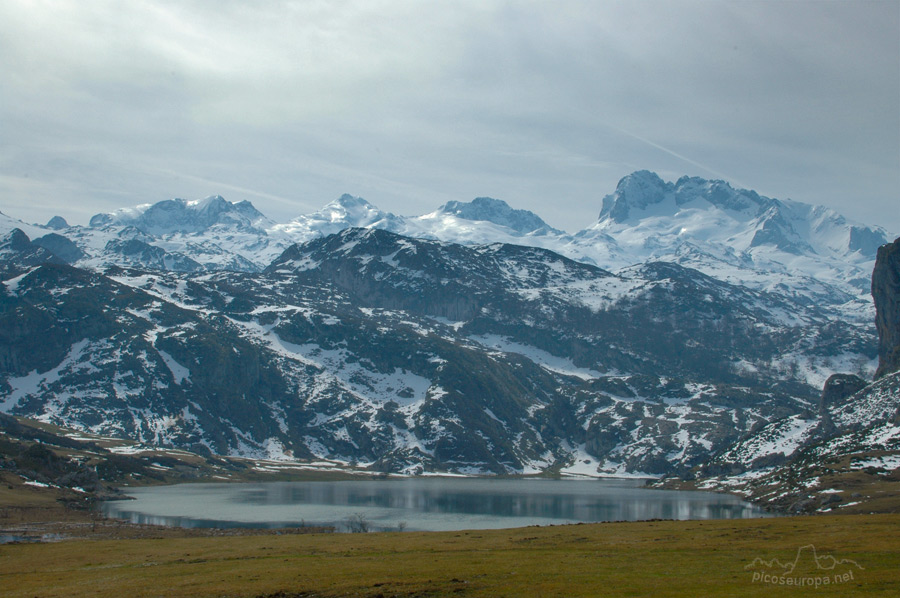 Lago de la Ercina, Lagos de Covadonga, Cornion, Picos de Europa, Parque Nacional, Asturias