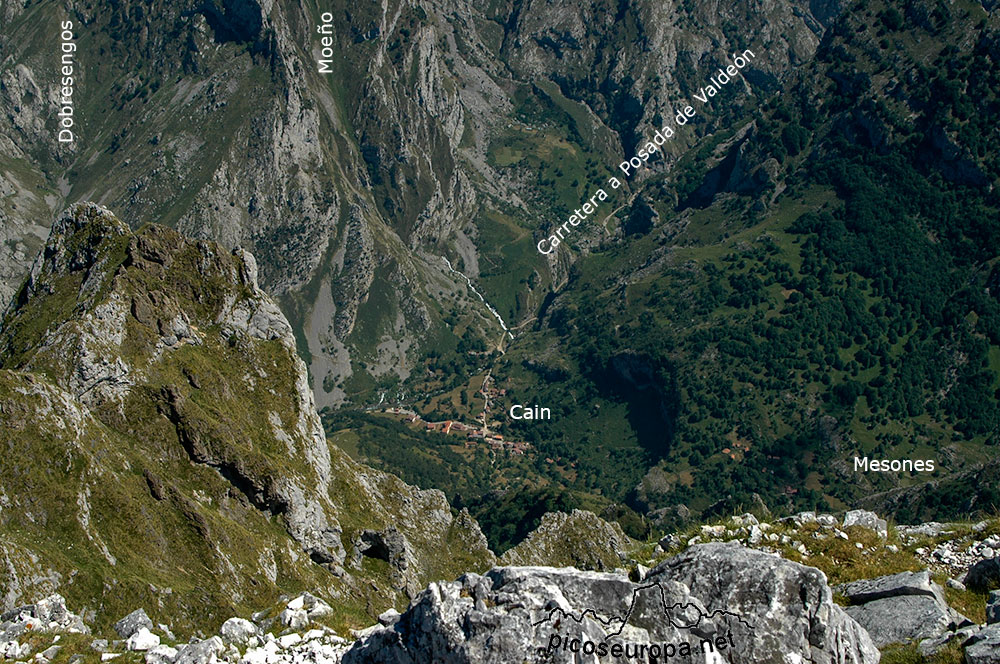 El pueblo de Cain desde la cumbre del Jultayu