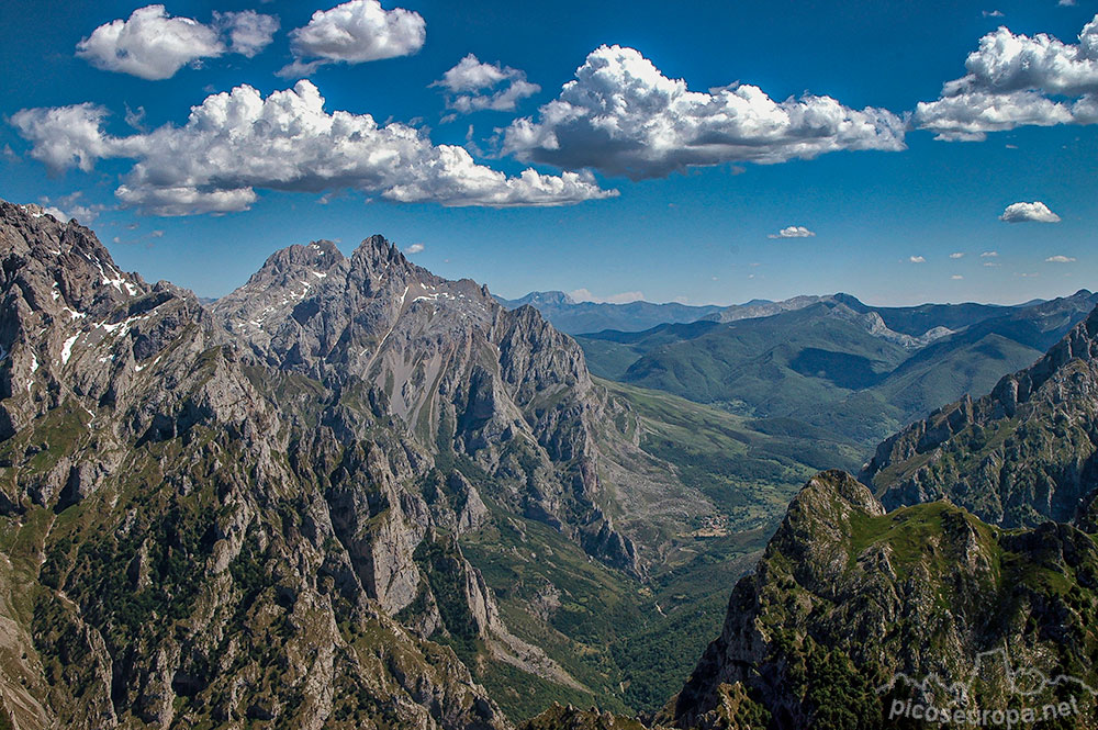 Valle de Valdeón y la Torre del Friero desde el Jultayu