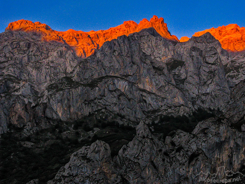 Amanece subiendo por la canal de La Jerrera