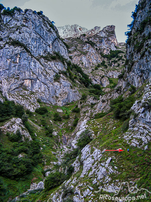 Subiendo por la Canal de La Jerrera