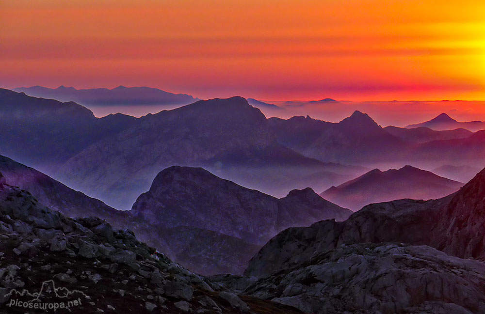 Foto: Puesta de sol desde Vega Huerta en Picos de Europa, León.