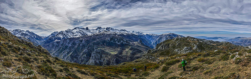 Picos de Europa desde el Collado de Posadoiro en la Sierra de Portudera