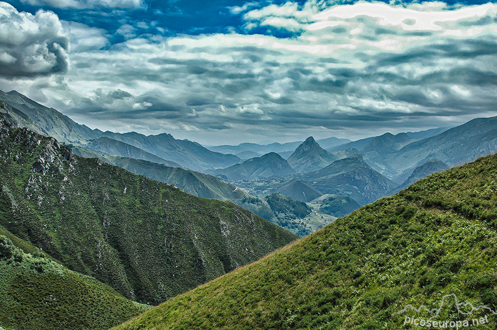 Pico Turbina (1.315 m), Sierra del Cuera, Asturias. Ruta de Ascencin por su vertiente Sur (Arenas de Cabrales, Arangas)