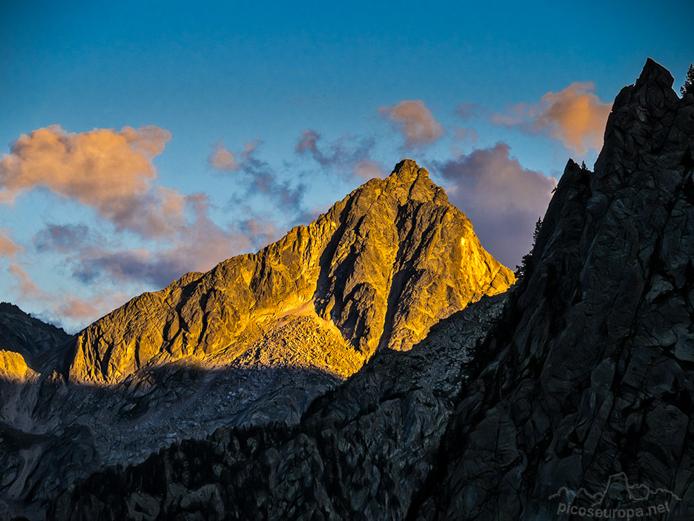 El Pic de Peguera en el Parque Nacional de Aigües Tortes y Sant Maurici. Pirineos, Catalunya