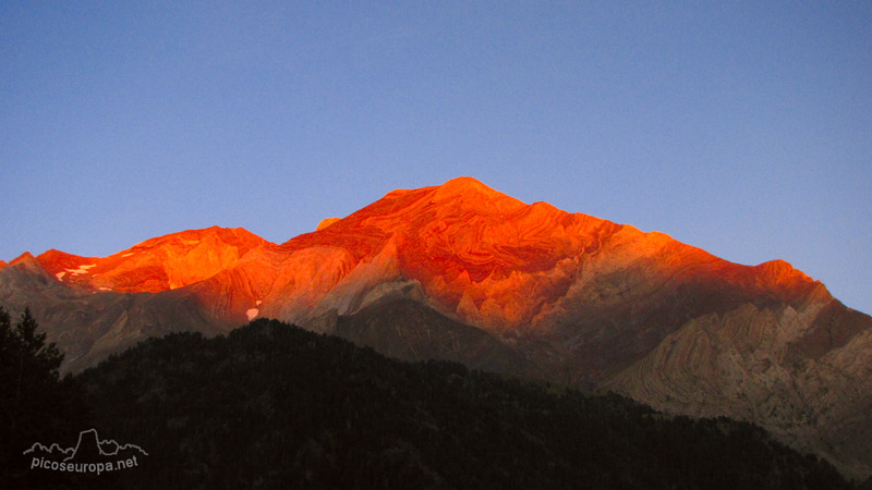 Foto: Atardecer, esta vez desde el refugio de Viados en los Pirineos de Huesca