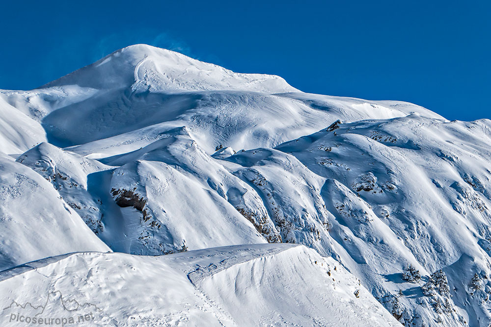 La zona de la Paquiza de Linzola en la subida hacia el Petretxema, Parque Natural de los Valles Occidentales, Pirineos de Huesca, Aragón