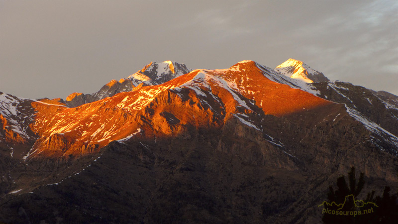 Foto: Amanecer desde la Sierra de Chia, Pirineos de Huesca, Valle de Benasque