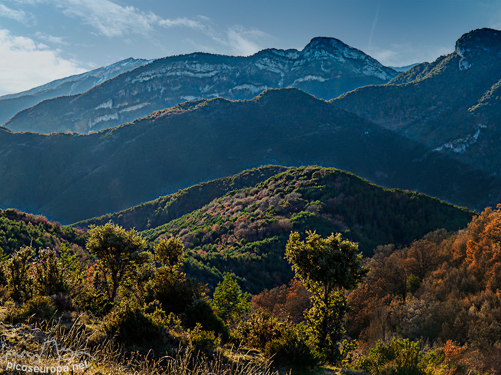 Montañas del Sobrarbe desde la ruta de subida a la cumbre del Castillo Mayor.