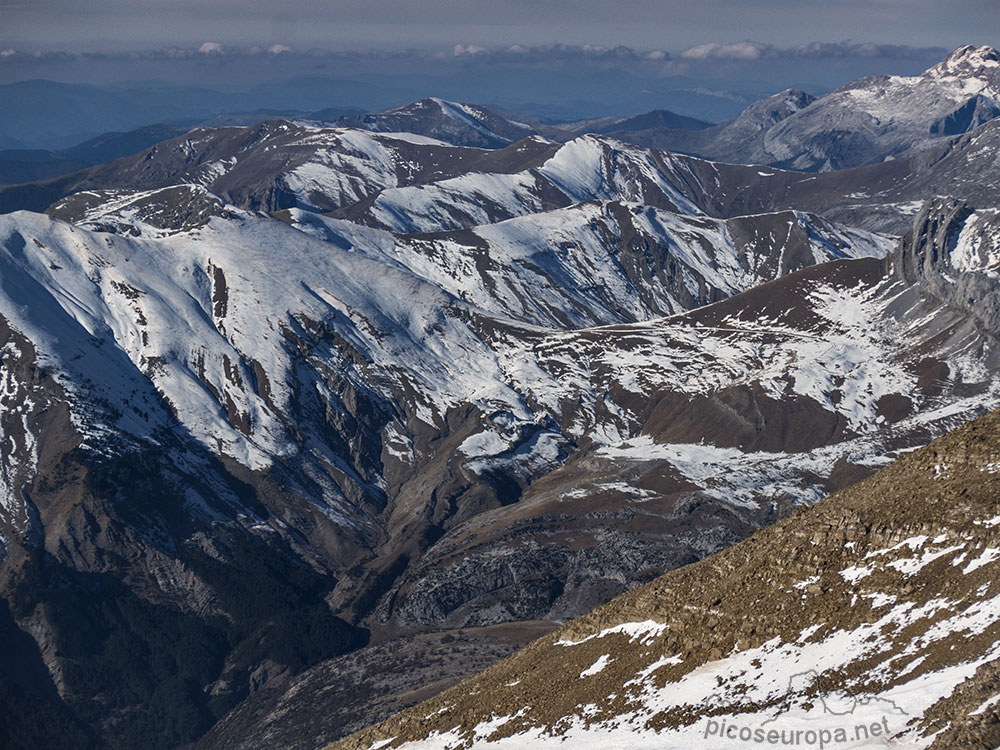 El valle de subida al Collado de las Magdalenas, Pirineos de Huesca, Aragón