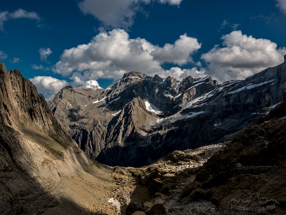 El Circo de Gavarnie desde las proximidades del Refugio de la Brecha de Rolado en el lado frances de los Pirineos