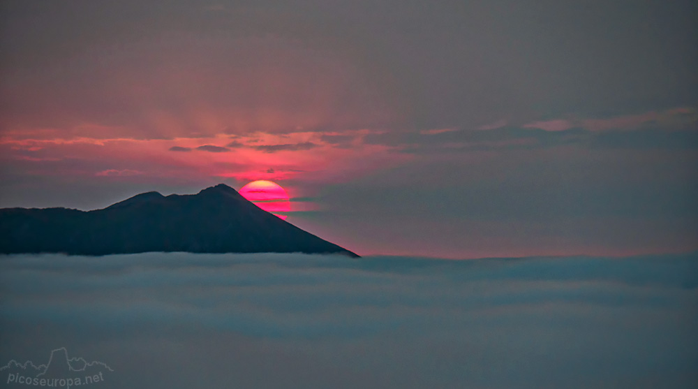 Foto: Amanecer desde el Col del Aubisque, Pirineos, Francia.