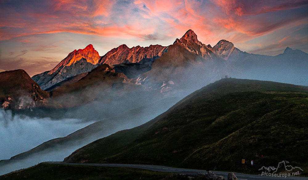 Puesta de sol desde el Col del Aubisque, Pirineos, Francia.