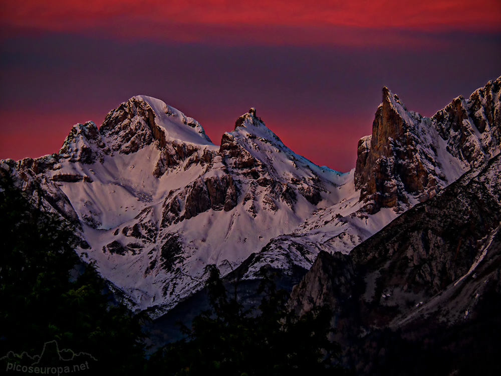 Foto: Amanecer desde el pueblo de Lhers, Lescún, Pirineos de Francia.