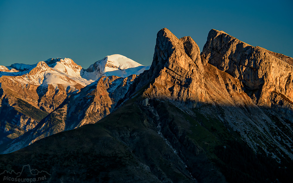 Foto: Puesta de sol desde la zona de Plana Canal. Pirineos de Huesca, Aragón.