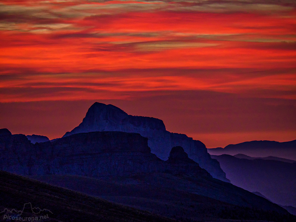 Foto: Amanecer desde la Sierra de las Cutas, Ordesa, Pirineos de Huesca, Aragón.