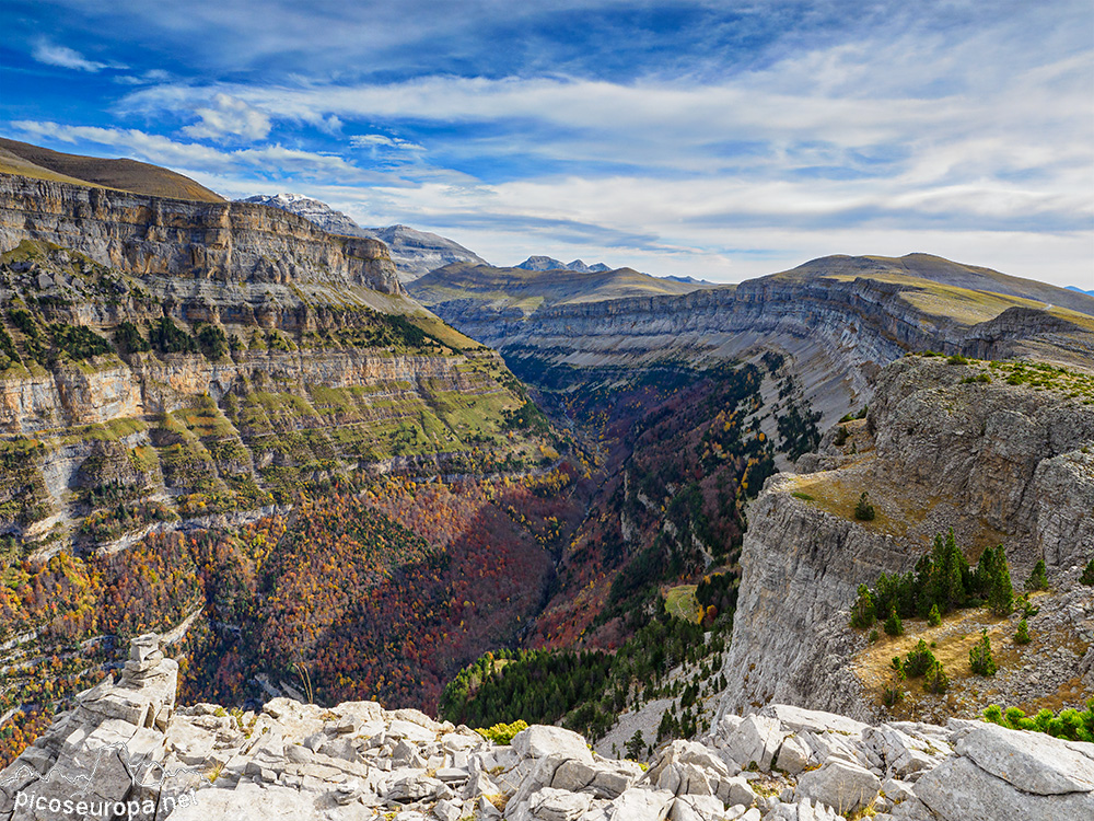 Foto: Valle de Ordesa desde la Sierra de las Cutas, Pirineos de Huesca, Aragón