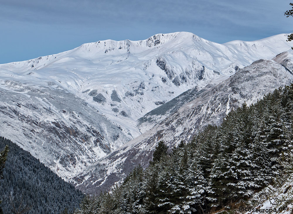 Foto: Paisaje típico de la Vall d'Aran, Pirineos, Catalunya