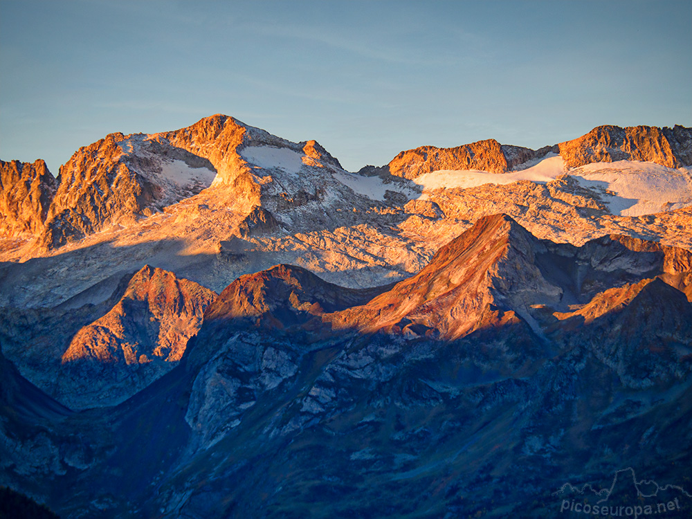 Foto: Aneto desde el mirador de la val de Varrados, Val d'Aran, Pirineos, Catalunya