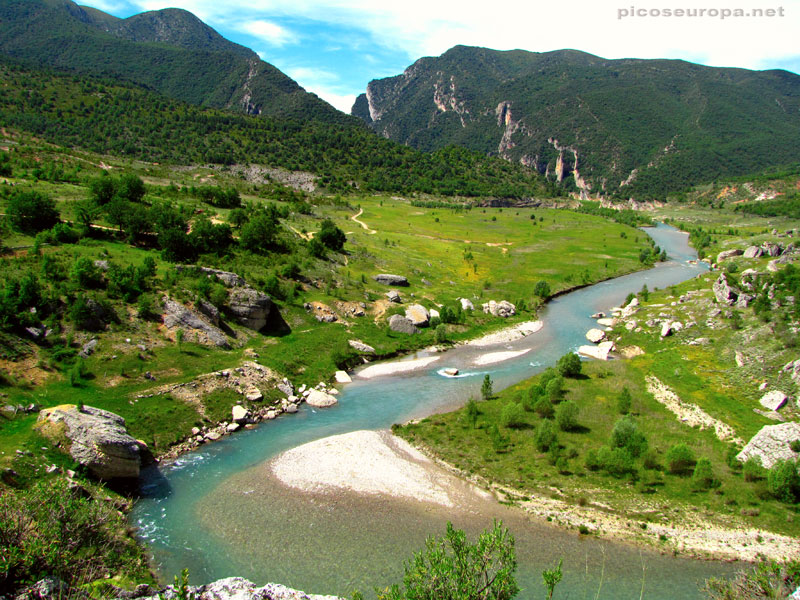 El rio Noguera Ribagorzana en el tramo comprendido entre Pont de Muntanyana y el Congost de Mont Rebei