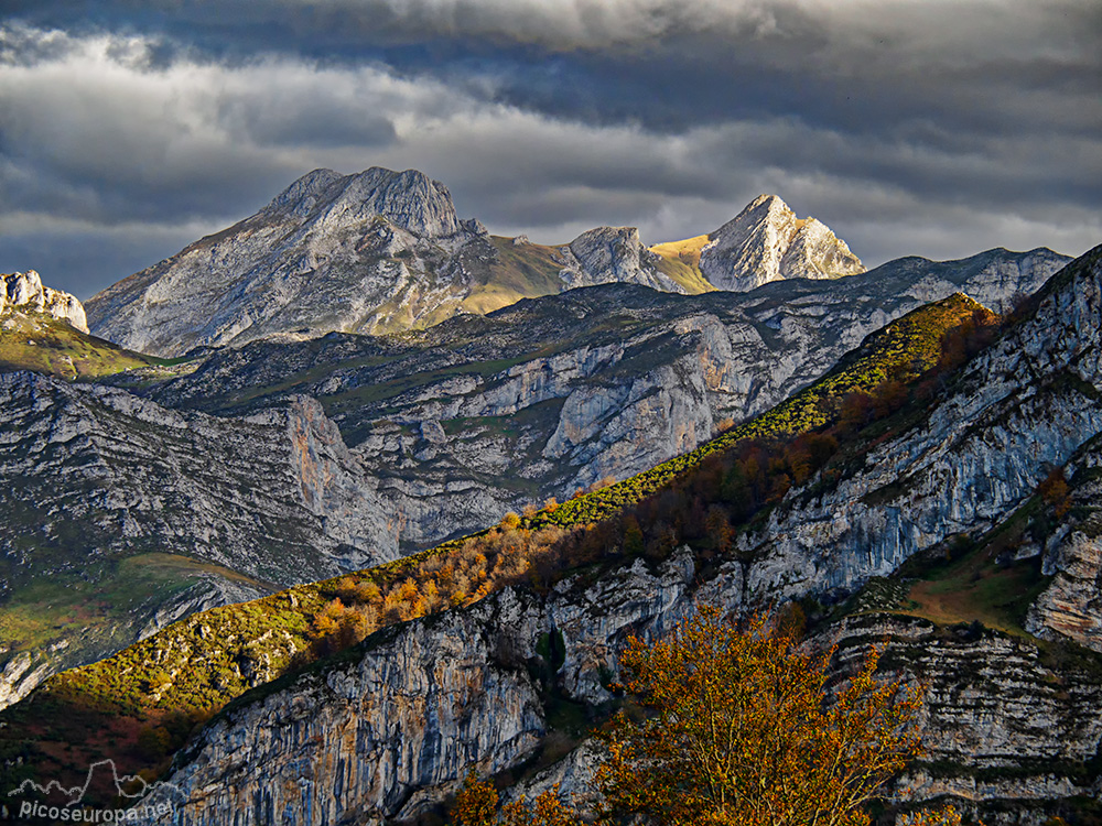 Foto: Canto Cabronero y Peña Beza desde las proximidades de Collada Llomena, Asturias, Picos de Europa.