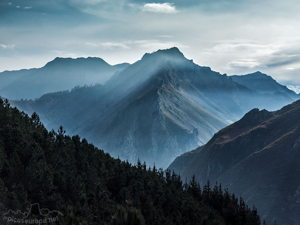 Alto de Liendre, Asturias. Un mirador sobre Picos de Europa y el Mar Cantábrico