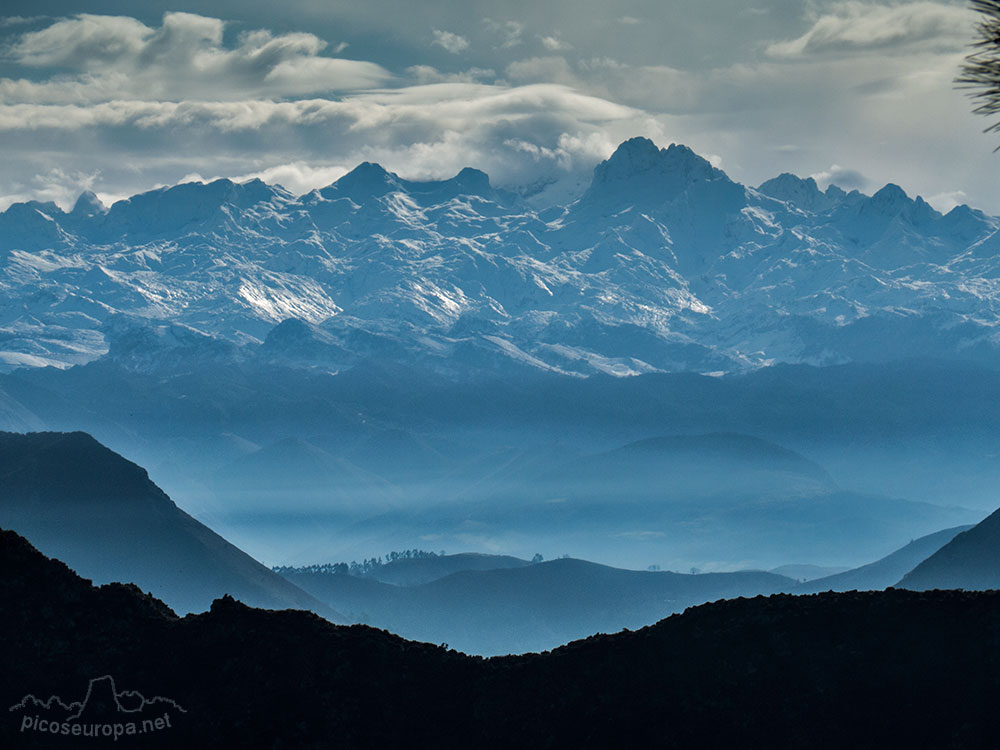 Alto de Liendre, Asturias. Un mirador sobre Picos de Europa y el Mar Cantábrico