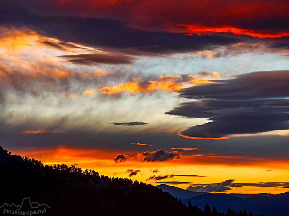 Foto: Puesta de sol en el Pedraforca, Pre Pirineos, Catalunya