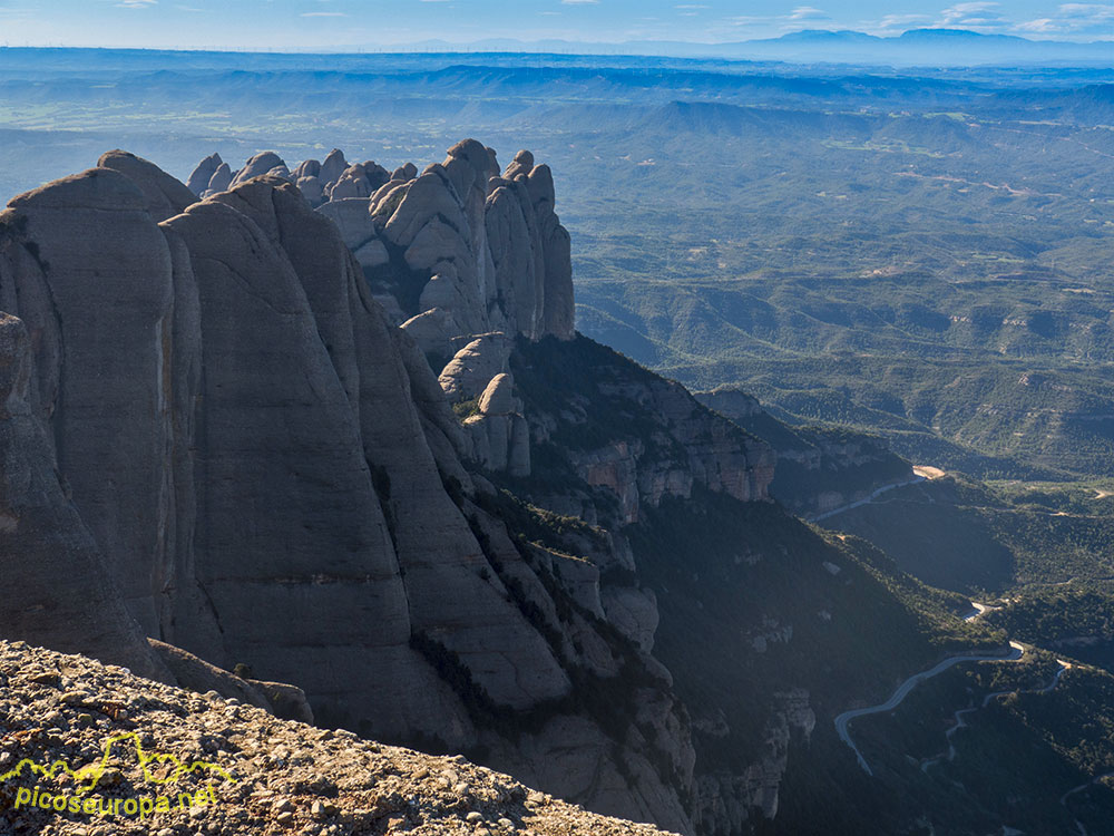 Foto: Zona de los Frares desde el mirador situado en la cumbre de la Miranda de San Jeroni, Montserrat, Barcelona, Catalunya