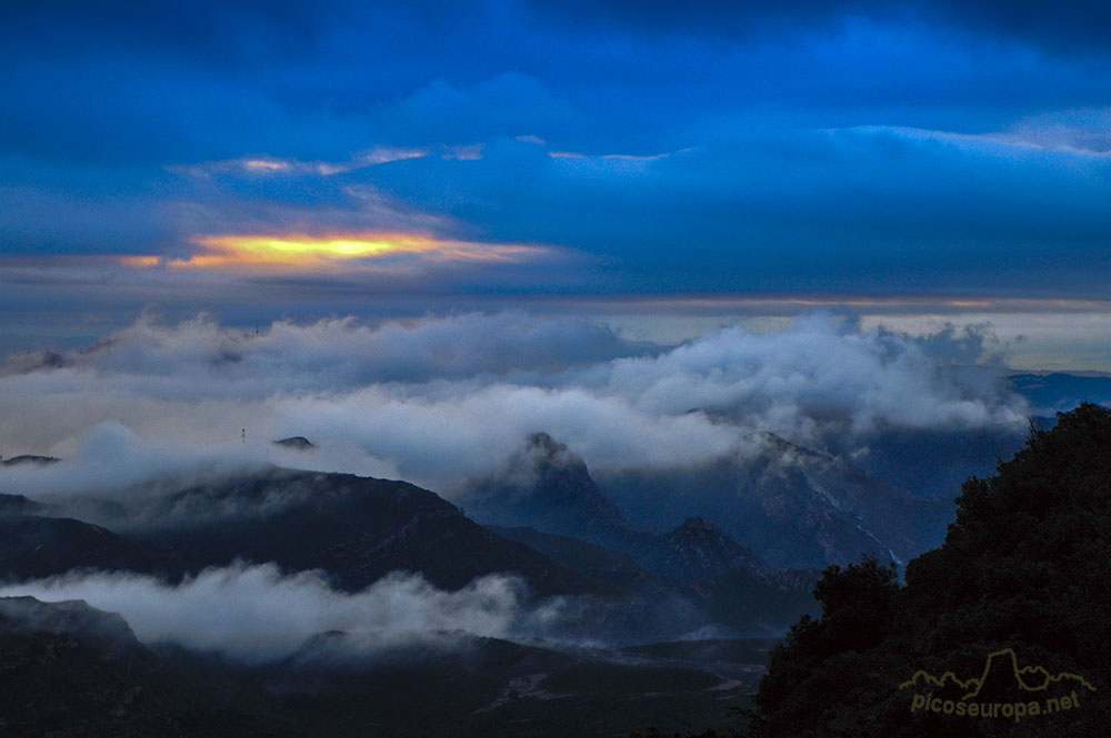 Foto: Amanecer desde el Monasterio de Montserrat, Barcelona, Catalunya