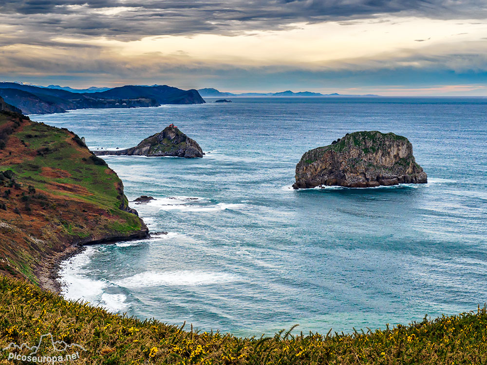 Foto: San Juan de Gaztelugatxe desde las proximidades del Faro de Matxitxako