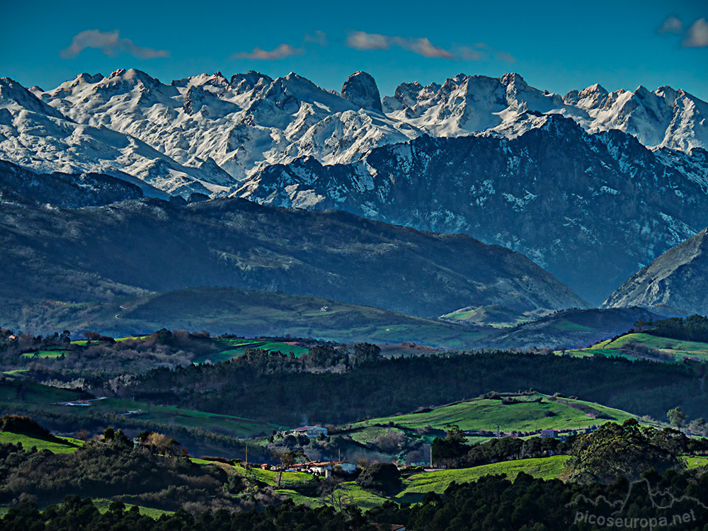 Foto: Los Picos de Europa desde Gerra, San Vicente de la Barquera, Cantabria