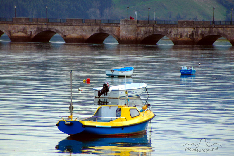 Foto: Ria San Vicente de la Barquera en marea baja, Cantabria