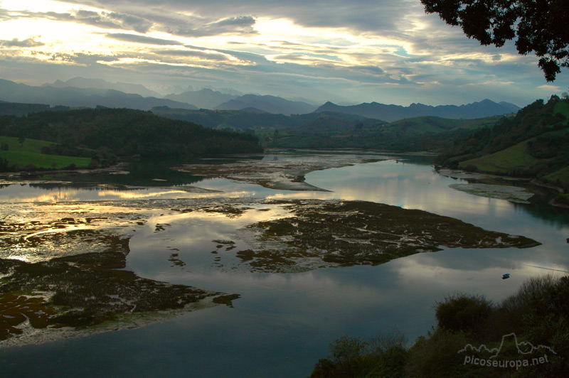 Foto: El brazo Mayor de la Ria de San Vicente de la Barquera, Cantabria