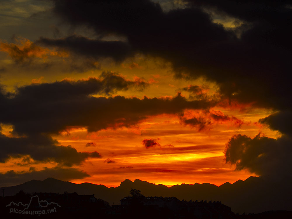 Foto: Puesta de sol en San Vicente de la Barquera, Cantabria